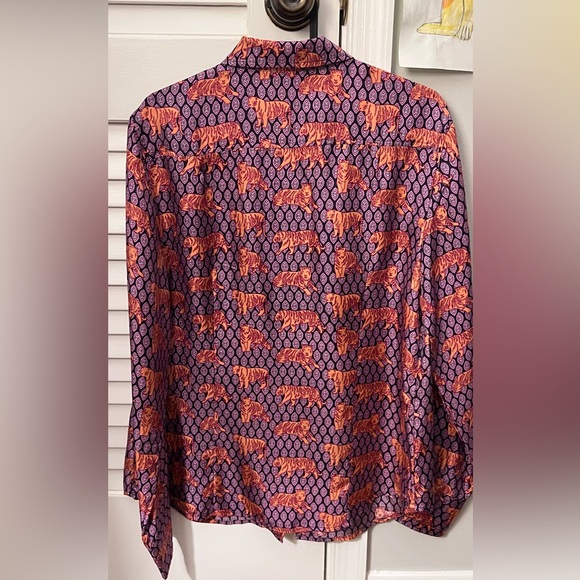 J. Crew 100% silk button down shirt Size: 10, fit small. Tigers print pattern - Picture 5 of 6